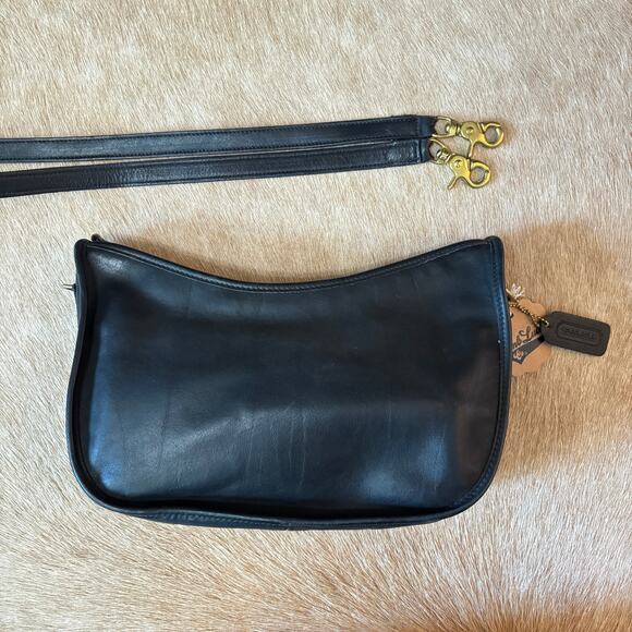 Vintage Coach Swinger - Picture 1 of 11